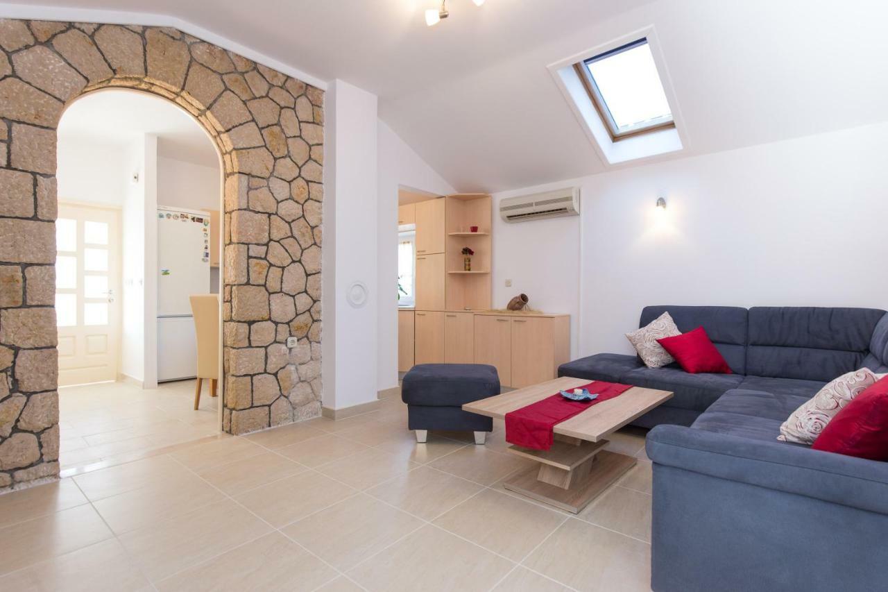 Apartman Ivona Malinska Exterior photo